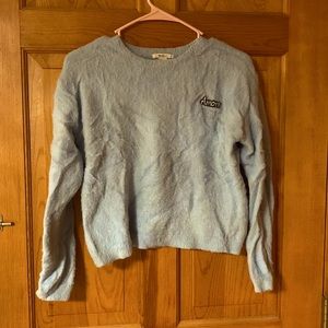 Blue sweater, fitted